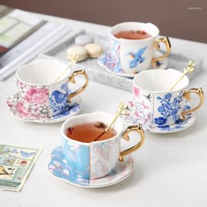 Bardak Saucers Özel şekilli seramik fincan ve tabak Avrupa pastoral tarzı kahve setleri kaşık göndermek için basit çiçek çayı