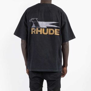 Tasarımcı Moda Giyim Tees Hip hop Tişörtleri Rhude Erkek Kısa kollu Yeni Ürün Serin Basit Desen Damla Omuz Yarım Kollu Gevşek Erkek Yaz Tişörtü