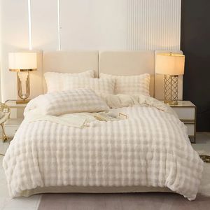 Yatak Setleri Peluş SHAGGY Tavşan Saç Kapağı Bej Kabarık Yorgan Seti Kraliçe Twin Faux Fur Bed Sheet Yastık 231121
