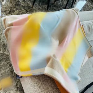 Tasarımcı Lüks Battaniyeler Gerçek Yün Kaşmir sıcak battaniye boyutu 100 * 140cm Tabela Çocuk ve bebek Battaniyesi Kapalı dış mekan Araba seyahati moda hediyesi için klasik desen
