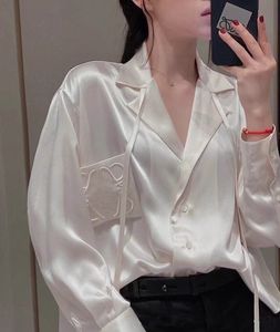 Moda ipek bluz bahar sonbahar kadın en iyi tasarımcı bluz gündelik uzun kollu üstler femme cep mektubu nakış yeni siyah beyaz boyut s-xl giyim