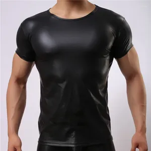 Erkekler Tişörtleri Seksi Giysiler Adam Faux Deri Kısa Kollu T-Shirts Üstler Seks Erkekler Sıkı Siyah Sweetwear Gay Wear Tshirt Faniller