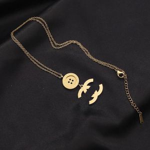 Tasarımcı 18K Altın Kaplama Kolye Kolyeleri Kadınlar Moda Düğmesi Mektubu Kolye Son derece kaliteli gergin mücevher Aksesuarları Kız Hediye