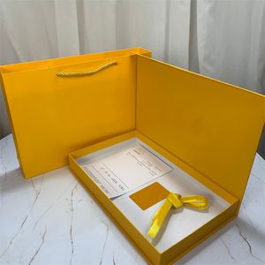 Confezione regalo di lusso Sciarpa per abbigliamento Borsa portatile Set di carte a nastro Sciarpe Imballaggio Carta Regali per le feste Pacchetti di marca Negozio Scatole di visualizzazione dei prodotti