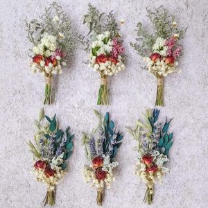 Dekoratif çiçekler 6pcs/set mini doğal gül kurutulmuş çiçek buket boho düğün dekor boutonniere erkekler için masa centerpieces nedime hediye
