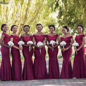 Bordo Kapalı Omuz Memid Nedime Elbiseleri Uzun Zarif Saten Zemin Uzunluğu Onur Önlükleri Hizmetçisi Artı Boyut Afrika Nijerya Kızlar Resmi Parti Prom Elbise Cl2968