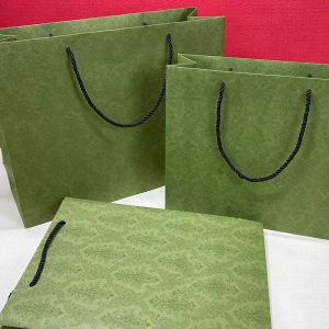 Toptan yeni tasarımcı tarzı popüler yeşil hediye çantası büyük boy kağıt lüks ambalaj çantaları