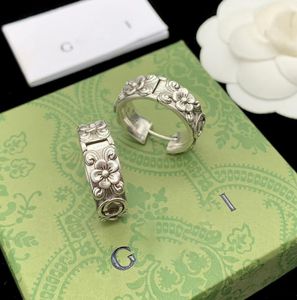 Brincos de argola de prata clássicos com pingente de flor entrelaçado com pinos retrô de design retrô para mulheres amantes de joias de presente