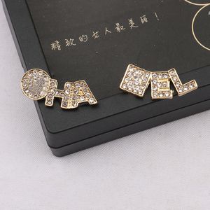 Basit 18K Altın Kaplama 925 Gümüş Lüks Marka Tasarımcıları Mektuplar Stud Metal Geometrik Ünlü Kadınlar Yuvarlak Kristal Rhinestone İnci Küpe Düğün Partisi Jewerlry