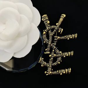 Designer broche marca carta broches de luxo camisola broche pino moda jóias feminino accessorie casar presente festa de casamento