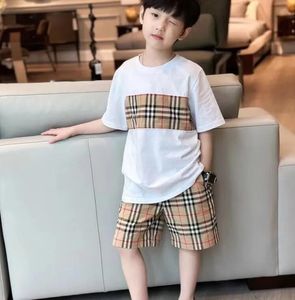 2023SS Çocuk Tasarımcı Giyim Setleri Bebek Giysileri Yaz Kısa Kollu Boy Ekose Tshirt Şortu İki Parça Set Tee
