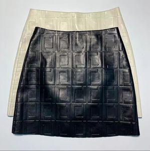 Faldas de cuero PU de diseñador de alta calidad, falda acampanada a la cadera con cintura alta y estampado de letras a la moda