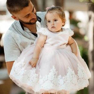 Kız Elbiseler Sevimli Beyaz Dantel Bebek Toddler Doğum Günün Elbise Kapağı Kollu Büyük Yay Bebek Vaftiz Elbise Tutu Çocuk Partisi