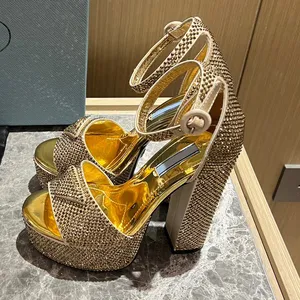 2023 Moda P Marka Partisi Yüksek Topuklu Sandallar Kristal 14cm Platform Saten Pompalar Altın Gümüş Patent Deri Stiletto Topuk Ayakkabı Tasarımcı Sandalet