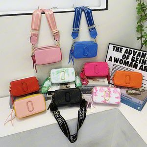 Çok renkli kamera çantası tasarımcı torba çanta kadınlar geniş kayış omuz çantası moda boya boya lüks deri italik flaş kayış çantası yüksek doku mini işaret çanta j20127