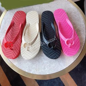 Tasarımcı Sandalet Kadın Terlik Kauçuk İzsiz Flip Flops Flatform Yaz Plaj Duş Ayakkabı Siyah Beyaz Açık Ayak Platform Terlik