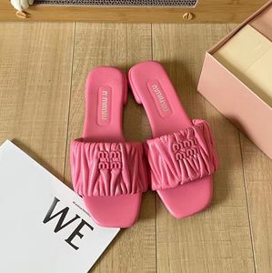 2023 MIU Slippers Women Flat Sandals Matelasse Slide Shoes MM Fashion Top Quality Designer Banquet Summer Leather Sandals Multicolor Flat Heel Mule1