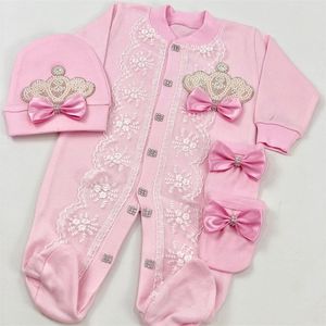 Pijamalar Dillling 3pcs doğumlu bebek pembe dantel kıyafetler kişiselleştirilmiş isim sleepsuit yuva kızı inci taç onesie vaftiz hediyesi 231124