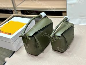 En iyi kaliteli tasarımcı bao yizhi debriyaj el çantası gerçek crossbody mini omuz kovası Kadınların Sunucu Çanta Geometrik Kare Kontrast Renk Boyutu 24cm