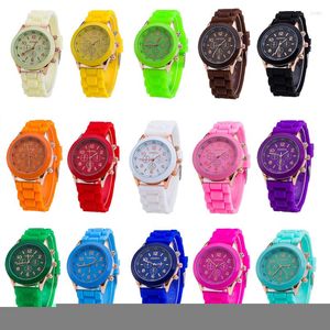 Наручительные часы Женева Мужчины смотрят украшение модных детей, часы силикагель красные подарки Студенческие часы Ity Quartz.