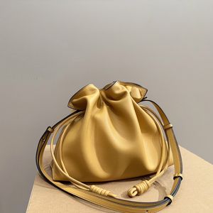 Omuz Çantası Crossbody Tasarımcı Çanta Flamenko Kadın Çanta Çantaları İnek Deri Bulut Çantaları Lüks Şanslı Çanta Mini Cowhide Halat Kova Kova Omuz Çantaları K01