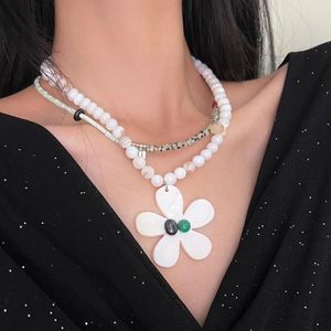 Pendant Necklaces Fashion Irregular Flower Simple Clavicle Chain Resin Beaded Neck Jewelry Collar Necklace