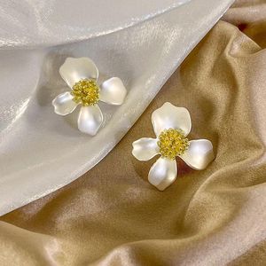 Stud Küpe 2023 Kız Mat Metal Sprey Boya Çiçekleri Moda Kadın Mücevher Aksesuarları için Basit