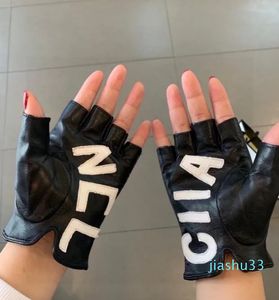 2023 Классические дизайнерские перчатки с буквами Женские кожаные перчатки Зимние теплые варежки из овчины Сенсорный экран Черные перчатки из овчины Размер