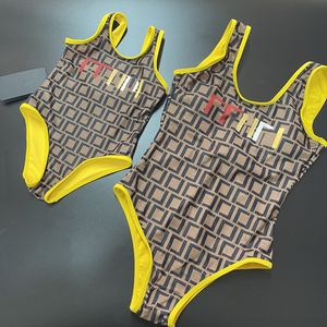 Bikini Tasarımcı Mayo Aile Anne ve Bebek Mayo Kıyafet Mektup Aşıklar Bikinis Şort Yastıklı Kadın Mayo Yaz Plajı Yüzme Erkekler için Kısa Sandıklar