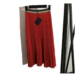 SS Yeni Kadın Seksi Etek Yaz Örgü Elbise Bayan Kız Tasarımcı Elbise Uzun Streç Bel Retro Katı Pileli Mektup Baskı Dres Simia Plaj Pileleri Elbiseler Kırmızı renk