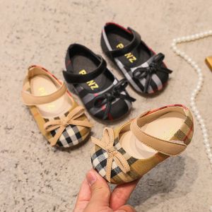 2023 Çocuk Prenses Ayakkabı Bebek Yumuşak Yürüyen Toddler Ayakkabı Kız Çocuk Tabağı Kumaş Tek Ayakkabılar 0-3 Yaş Bow Sandalet