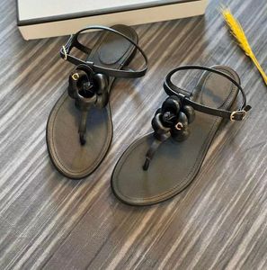 Bayan Yaz Sandalet Moda Eğlence Düz Tabanlı Ayakkabı Tasarımcısı Çiçekler Sandalet Lüks Deri Parmak arası Terlik Açık Sandbeach Ayak Bileği Kayışı Sandalet