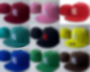 2023 Erkek Beyzbol Takılmış Şapka Fanının Kraliyet Mavi Karışımı Sipariş Boyutu Kapalı Düz ​​Fatura Taban Top Snapback Caps Bone Chapeau Pembe Brim NY-026