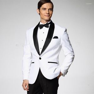 Erkek Suits 2023 Beyaz Ceket ile Siyah Saten Kaplamlı Damat Smoomsmen Man Suit Erkek Düğün Pantolon Bow Tie Kemeri
