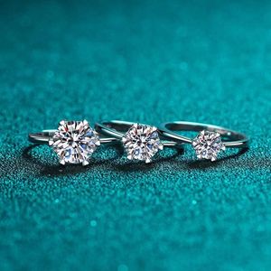 Ringos de cluster Trendy S925 Sterling Silver D Cor Moissanite Diamond Ring Women Plated Platinum 6 Prong Heart Engagement Fine JewelryCluster