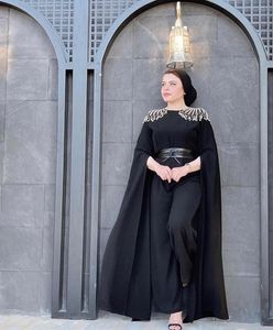 Mütevazı Arapça Siyah Gece Elbiseleri Şifon Tulumları Cape Sleeve Mücevher Boyun Müslüman Dubai Dubai Formal Vesilesi Kadın Pantolon Takım Seti Özel Yapımı