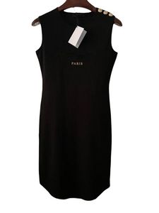 Kadın Elbiseleri için Tasarımcı Elbise Yağsız Elbise Siyah Yaz Seksi Bodycon Bayan Beyaz Kırmızı Gündelik Pamuklu Ekip Boyun Yaz Kolsuz Mektup Omuz Düğmeli Giysiler 20ss