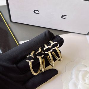 18 k Altın Kaplama Lüks Marka Tasarımcıları Damızlık Daire Aşk Damla yağ siyah beyaz Charm Kadınlar Kristal Pırlanta Küpe Düğün Mücevherat Hediye