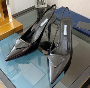 2023 Tasarımcı Sandalet Sivri Yüksek Topuk Tek Ayakkabı P Üçgen 3.5cm 7.5cm Kitten Topuklu Sandalet Kadınlar için Siyah Beyaz Pembe Mavi Toz Torbalı Düğün Ayakkabıları 35-40 kutu yok