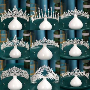 Tiaras Gümüş Renk Düğün Saç Aksesuarları Kristal Rhinestone Crown Ucuz Tiaras Diadems Kadın Saç Takı Prenses Başlık Z0220
