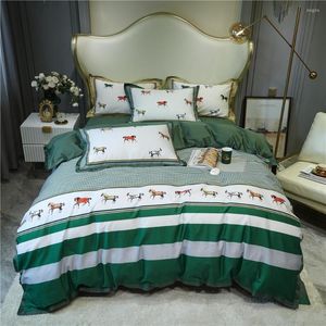 Yatak Setleri 4 Parça Atlarla Yeşil Ekose Baskı Yatak Kapağı Pamuklu Saten Keten Çift Yatakklotlar Masal Asker Suçları