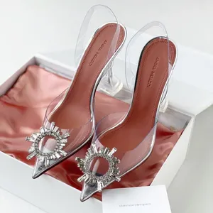 Amina Muaddi Begum Kristal Taşıyılmış PVC Pompalar Ayakkabı Makarası Stiletto Topuklar Sandalet Kadın Lüks Tasarımcıları Elbise Ayakkabı Akşam Slingback Strap Fabrika Ayakkabı