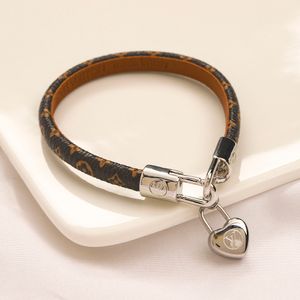 Designers Mens Heart Bangle Designer Jewelry Faux Leather Gold Plated Stainless Steel Brand Letter Bracelet Womens Wedding Gifts