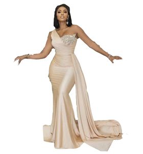 2023 Bridesmaid Dresses One Shoulder Light Champagne Mermaid For Weddings Plus Size Long Crystal Beads Formal Maid of Honor Gowns 2281