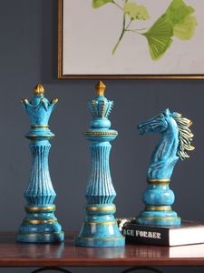 Dekoratif Nesneler Figürinler Reçine El Sanatları Süsleri Uluslararası Satranç Kral At Head Altın Üç Parçalı Takım Art Deco Süsler Dekorasyon Aksesuarları 230224