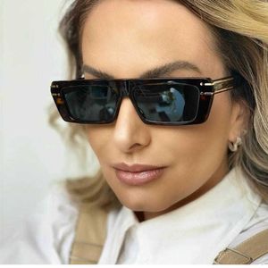 Óculos de sol Super elegante mulheres retro quadradas óculos de sol Fashion Luxury top top moldura de sol 2022 novas listras de metal tons para fêmea G230223