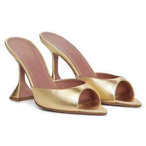 Gai Gai Gai Sandalet Saçlı Balık Ağız Moda Pembe Kadın Ayakkabıları Altın Terlik ile Wineglass Heel 230225