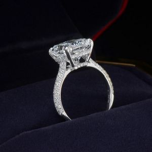 Anello Moissanite 18k Anelli di moda dal taglio brillante quadrato Anelli di diamanti ad alto tenore di carbonio Anello di fidanzamento nuziale per donna