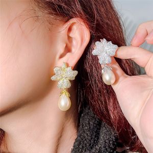 Charm Diamond Flower İnci Tasarımcı Kadın için Küpe S925 Gümüş Post AAA Kübik Zirkonya Güney Amerika Bakır Gelin Düğün Nişan Altın Lüks Küpe Hediye