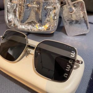 Высокая версия MIU Солнцезащитные очки с радиационной защитой и персонализированными ретро -очками с усовершенствованной и высокой стоимостью внешнего вида